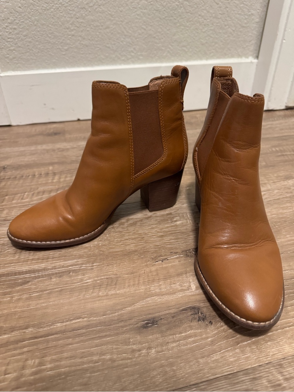 Madewell Women's genuine Tan Leather Chelsea Ankle Boots